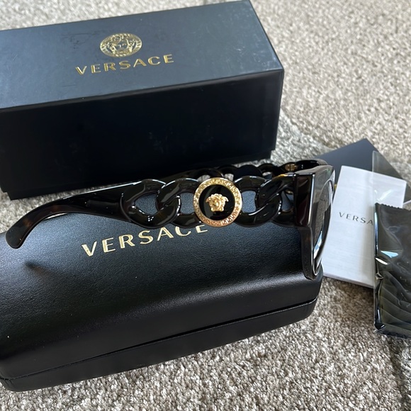 Versace sunglasses - Picture 2 of 6